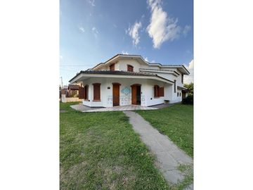 *VENTA - CASA 3 DORM + CONSULTORIO - JESÚS MARA*