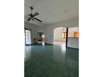 *VENTA - CASA 3 DORM + CONSULTORIO - JESÚS MARA*
