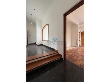 *VENTA - CASA 3 DORM + CONSULTORIO - JESÚS MARA*