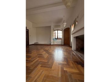 *VENTA - CASA 3 DORM + CONSULTORIO - JESÚS MARA*