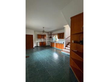 *VENTA - CASA 3 DORM + CONSULTORIO - JESÚS MARA*