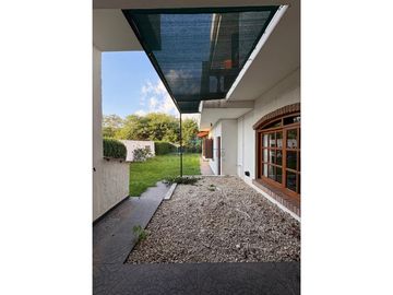 *VENTA - CASA 3 DORM + CONSULTORIO - JESÚS MARA*