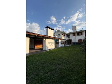 *VENTA - CASA 3 DORM + CONSULTORIO - JESÚS MARA*