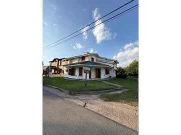 *VENTA - CASA 3 DORM + CONSULTORIO - JESÚS MARA*