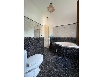 *VENTA - CASA 3 DORM + CONSULTORIO - JESÚS MARA*
