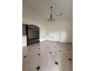 *VENTA - CASA 3 DORM + CONSULTORIO - JESÚS MARA*