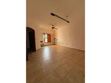 *VENTA - CASA 3 DORM + CONSULTORIO - JESÚS MARA*