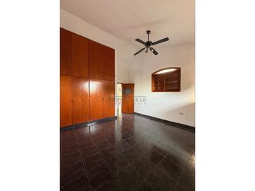 *VENTA - CASA 3 DORM + CONSULTORIO - JESÚS MARA*