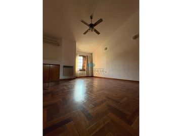 *VENTA - CASA 3 DORM + CONSULTORIO - JESÚS MARA*