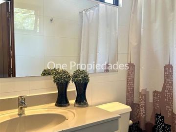 Casa en Venta en Casa Remodelada en Venta | Camino del Yunque | Lo Barnechea | One Propiedades