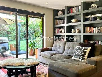 Casa en Venta en Casa Remodelada en Venta | Camino del Yunque | Lo Barnechea | One Propiedades