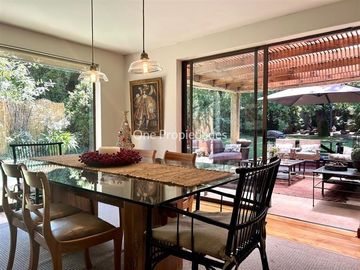 Casa en Venta en Casa Remodelada en Venta | Camino del Yunque | Lo Barnechea | One Propiedades