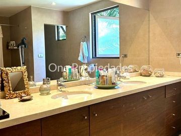 Casa en Venta en Casa Remodelada en Venta | Camino del Yunque | Lo Barnechea | One Propiedades