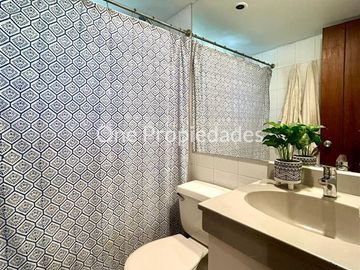 Casa en Venta en Casa Remodelada en Venta | Camino del Yunque | Lo Barnechea | One Propiedades