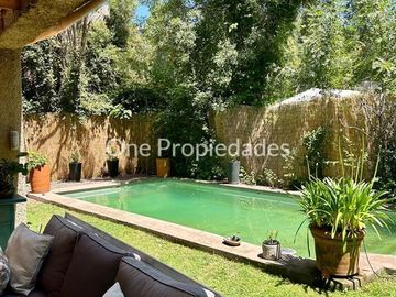 Casa en Venta en Casa Remodelada en Venta | Camino del Yunque | Lo Barnechea | One Propiedades