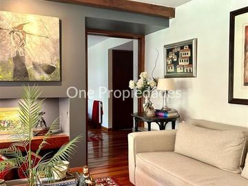 Casa en Venta en Casa Remodelada en Venta | Camino del Yunque | Lo Barnechea | One Propiedades