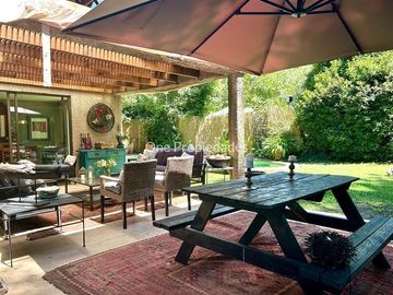 Casa en Venta en Casa Remodelada en Venta | Camino del Yunque | Lo Barnechea | One Propiedades