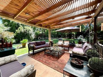 Casa en Venta en Casa Remodelada en Venta | Camino del Yunque | Lo Barnechea | One Propiedades