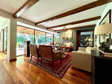 Casa en Venta en Casa Remodelada en Venta | Camino del Yunque | Lo Barnechea | One Propiedades