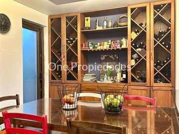 Casa en Venta en Casa Remodelada en Venta | Camino del Yunque | Lo Barnechea | One Propiedades