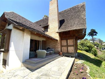 Casa en Venta en Frente a la playa de Zapallar