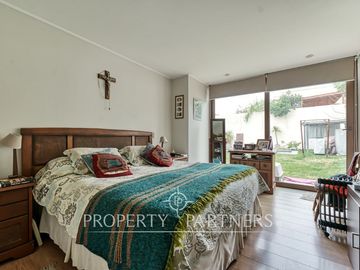 Piedra Roja, casa impecable, a pasos de todo en Chicureo