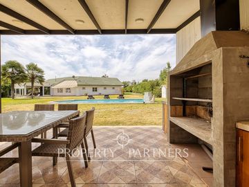 Sector Poniente, excelente casa de 1 piso, recién remodelada en condominio  con excelentes accesos. Agua propia