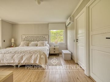 Sector Poniente, excelente casa de 1 piso, recién remodelada en condominio  con excelentes accesos. Agua propia