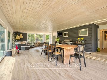 Sector Poniente, excelente casa de 1 piso, recién remodelada en condominio  con excelentes accesos. Agua propia