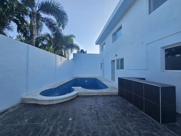 CASA EN VENTA SOBRE AVENIDA PRINCIPAL, CIUDAD CACUEL MERIDA.