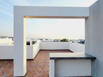 Casa en VENTA recamara planta baja, doble altura LOMAS DE LA RIOJA