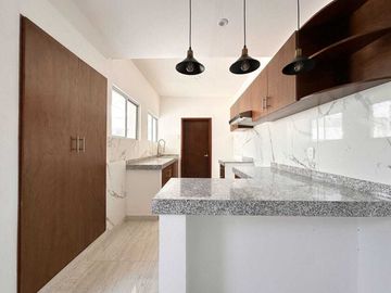 Casa en VENTA recamara planta baja, doble altura LOMAS DE LA RIOJA