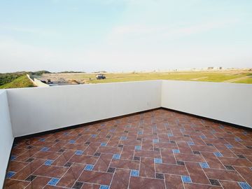 Casa en VENTA recamara planta baja, doble altura LOMAS DE LA RIOJA