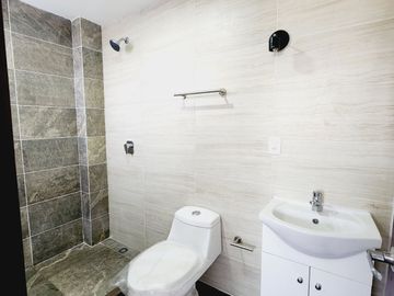 Casa en VENTA recamara planta baja, doble altura LOMAS DE LA RIOJA