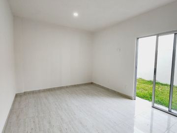 Casa en VENTA recamara planta baja, doble altura LOMAS DE LA RIOJA