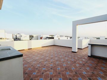 Casa en VENTA recamara planta baja, doble altura LOMAS DE LA RIOJA
