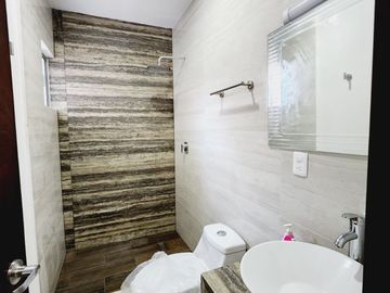 Casa en VENTA recamara planta baja, doble altura LOMAS DE LA RIOJA