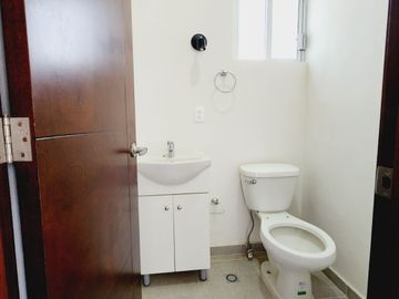 Casa en VENTA recamara planta baja, doble altura LOMAS DE LA RIOJA