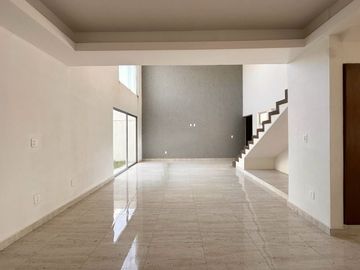 Casa en VENTA recamara planta baja, doble altura LOMAS DE LA RIOJA