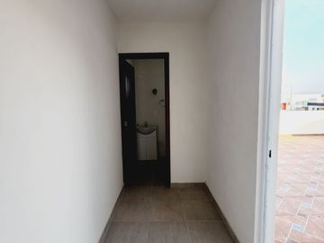 Casa en VENTA recamara planta baja, doble altura LOMAS DE LA RIOJA