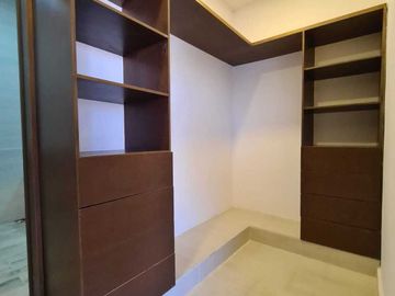 Casa en VENTA con doble altura LOMAS DE LA RIOJA