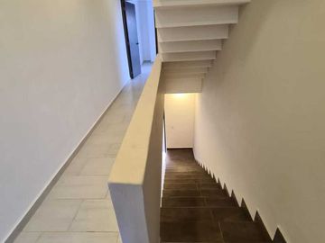 Casa en VENTA con doble altura LOMAS DE LA RIOJA