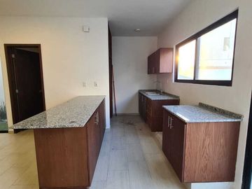 Casa en VENTA con doble altura LOMAS DE LA RIOJA