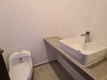 Casa en VENTA con doble altura LOMAS DE LA RIOJA