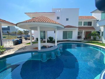 Casa CON ALBERCA en venta en Fracc. Playas del Conchal. ALVARADO, VER.