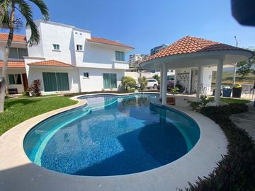 Casa CON ALBERCA en venta en Fracc. Playas del Conchal. ALVARADO, VER.
