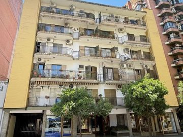 Amplio departamento de 2 dormitorios + dependencia, Laprida al 600, Barrio Norte