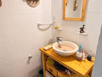 Amplio departamento de 2 dormitorios + dependencia, Laprida al 600, Barrio Norte