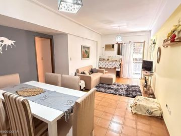 Amplio departamento de 2 dormitorios + dependencia, Laprida al 600, Barrio Norte