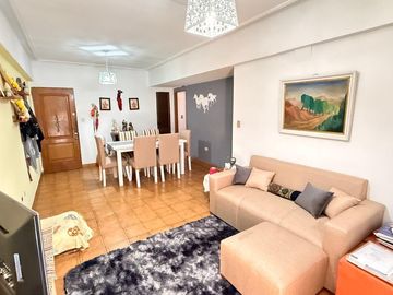 Amplio departamento de 2 dormitorios + dependencia, Laprida al 600, Barrio Norte